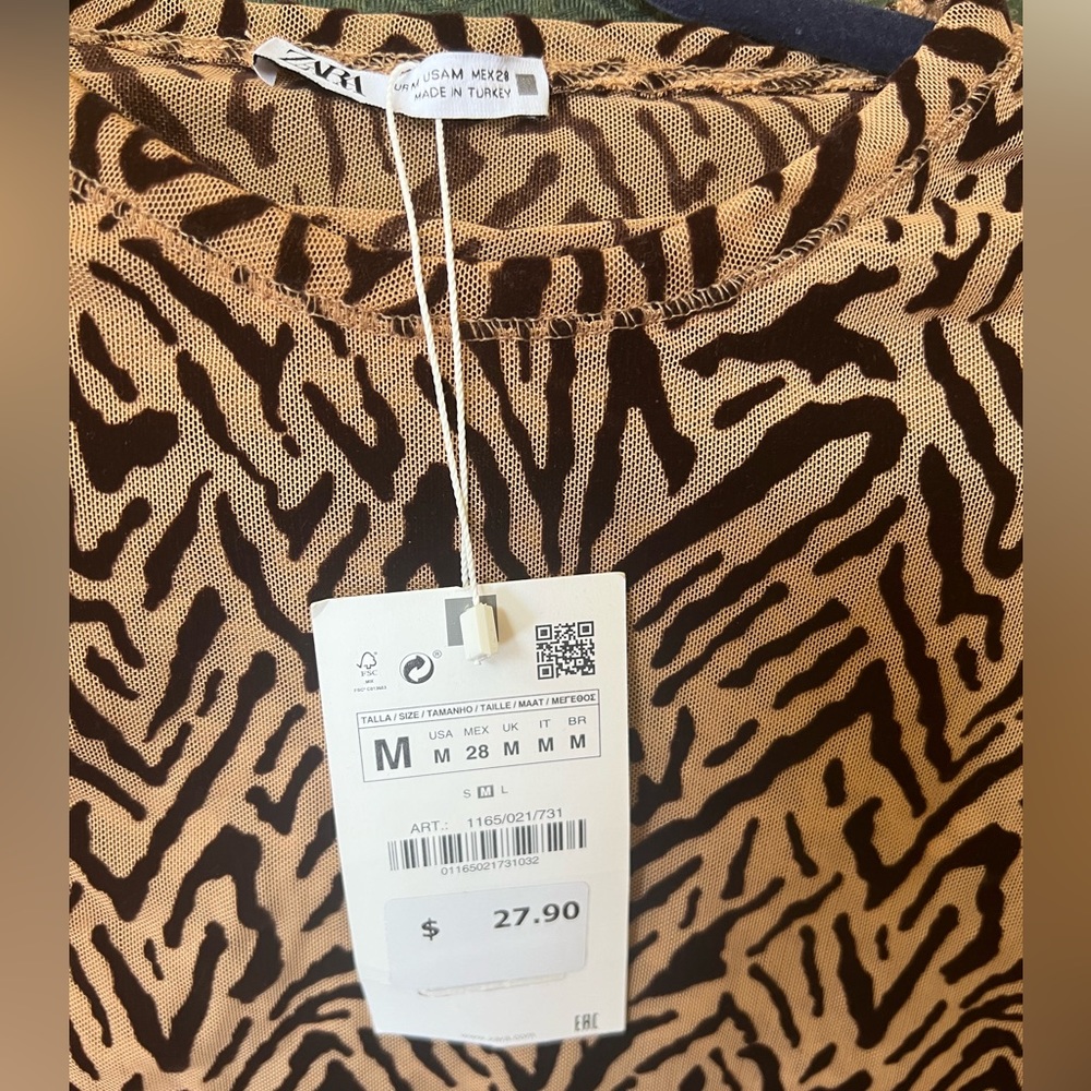 ZARA Dramatic yet subtle tiger stripes/coloring on a beautiful T shirt🔥❣️ - Picture 2 of 5